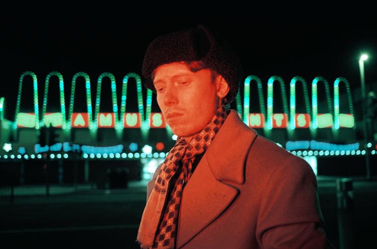 King Krule er kendt for sine cool sort-hvide videoer, som er med til at understrege den mut jazzede attitude. I 2020 går englænderen til dels nye veje. 