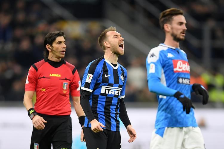 Christian Eriksen ærgrer sig under pokalkampen mellem Inter og Napoli. Foto: Daniele Mascolo/Ritzau Scanpix
