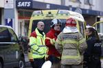 Politi og beredskabet er samlet ved reklamevirksomheden i Adelgade i Indre København. Foto: Jens Dresling/POLFOTO