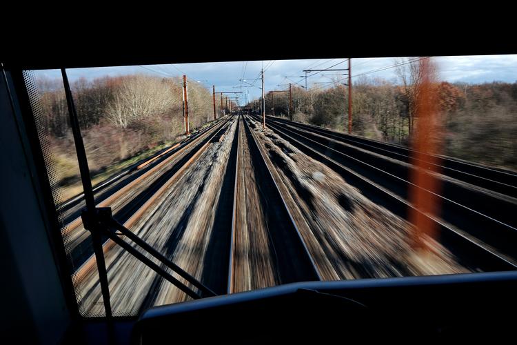 Pendlere fra Sydsjælland og øerne går en hård tid i møde, når der gennemføres et otte måneder langt sporarbejde. De er utilfredse med tilrettelæggelsen og går nu til Folketingets transportudvalg for at klage deres nød. Foto: Jens Dresling/POLFOTO