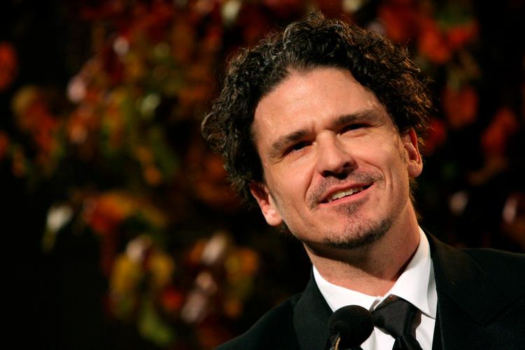 Amerikanske Dave Eggers, 49, slog igennem med den selvbiografiske roman  ’Et hjertegribende værk af overvældende genialitet’ i 2000 og har siden skrevet en lang række bøger og skuespil - og vundet et hav af priser.   Foto: Tina Fineberg/Ritzau Scanpix