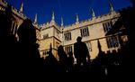 En række sager om trusler og forstyrrelser af forelæsninger og debatarrangementer får nu den britiske undervisningsminister til at kræve beskyttelse af ytringsfriheden på universiteterne. Foto: Kirsty Wigglesworth/AP