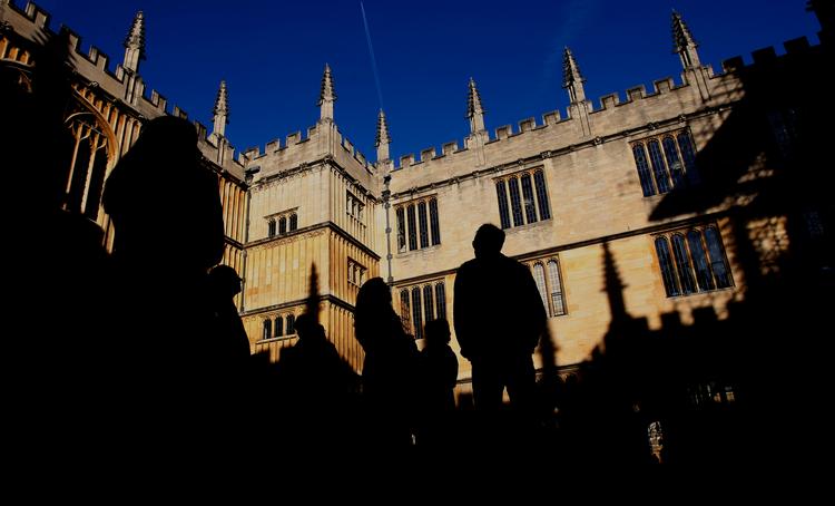 En række sager om trusler og forstyrrelser af forelæsninger og debatarrangementer får nu den britiske undervisningsminister til at kræve beskyttelse af ytringsfriheden på universiteterne. Foto: Kirsty Wigglesworth/AP