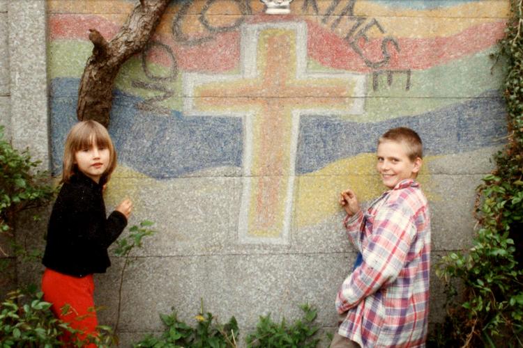 Roald Bergmann fik i en tidlig alder kontakt med Pinsekirken i Rønne og fandt her et sted, hvor han for første gang i sit liv følte, han hørte til. Foto: Privatfoto/Pineapple Entertainment 