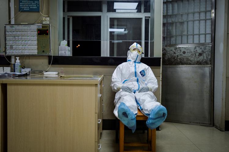 En arbejder tager et hvil i Hubei, Kina.  Foto: China Daily/Ritzau Scanpix