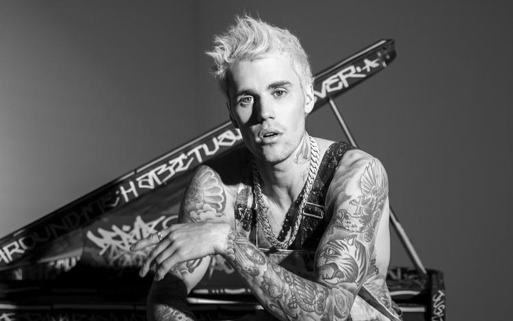 Justin Bieber svæver på en lyserød sky gennem hele albummet 'Changes'. elvom hans liv er forandret, er hans sange stagnerede.   