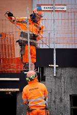  Byggearbejdere er i gang med at bygge 148 almene boliger i Ørestad. Her kunne der ifølge BL, der er de almene boligernes organisation, være bygget basalboliger til udsatte borgere, hvis loven tillod det..   Foto: Jens Dresling/POLFOTO