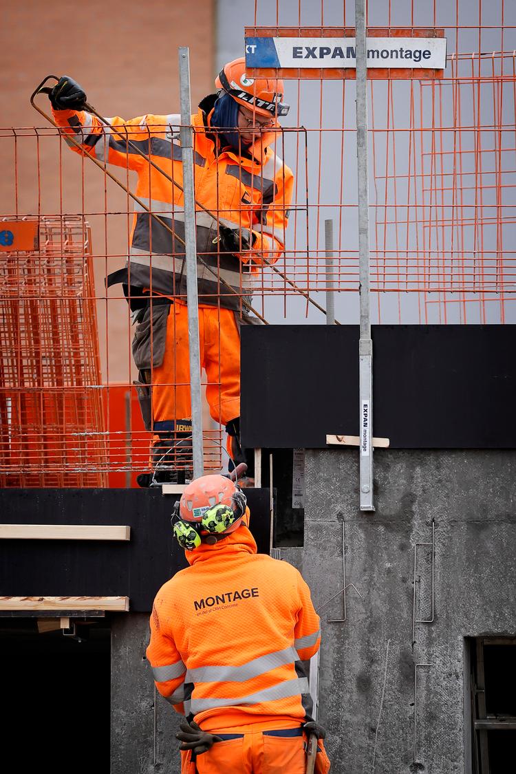  Byggearbejdere er i gang med at bygge 148 almene boliger i Ørestad. Her kunne der ifølge BL, der er de almene boligernes organisation, være bygget basalboliger til udsatte borgere, hvis loven tillod det..   Foto: Jens Dresling/POLFOTO