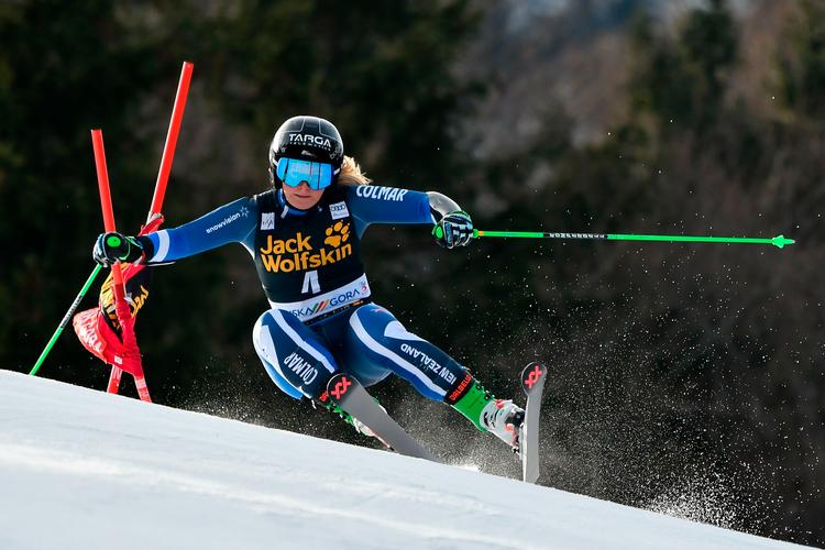 Lørdag i slovenske Kranjska Gora satsede Alice Robinson alt i andet gennemløb, og det lykkedes, selv om der undervejs var et par kiksere.  Foto: Jure Makovec/Ritzau Scanpix