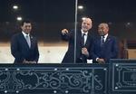 Fifa-præsidenten Gianni Infantino (i midten) med præsidenten for det afrikanske fodboldforbund (CAF), Ahmad Ahmad (tv.). Det er Ahmad, der har været på pilgrimsrejse til Mekka. Foto: Sumaya Hisham/Ritzau Scanpix
