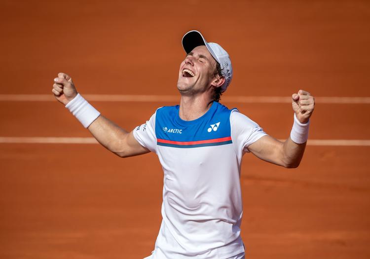 Søndag blev 21-årige Casper Ruud den yngste vinder til dato af grusbaneturneringen Argentina Open i Buenos Aires. Nordmandens første titel på mændenes ATP Tour.  Foto: Sergio Llamera/Ritzau Scanpix