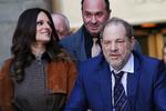 Harvey Weinstein ses her med sin åbenmundede forsvarer Donna Rotunno.  Foto: Carlo Allegri/Ritzau Scanpix