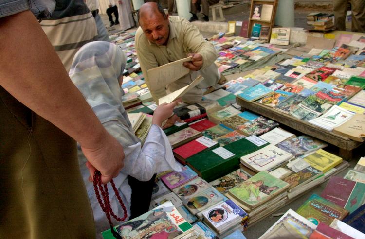 Der bliver både læst og skrevet bøger i Irak, men det er ikke meget, vi hører til det herhjemme, mener Nazila Kivi, der undrer sig over, at vi f.eks. ikke inviterer irakiske forfattere herop.  Foto: Samir Mizban/Ritzau Scanpix