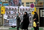 Tusinder af kandidater har fået forbud mod at stille op til Irans parlamentsvalg, og  styrets udvalgte kandidater venter en klar sejr. Foto: Atta Kenare/Ritzau Scanpix