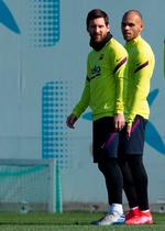 Nu er Lionel Messi og Martin Braithwaite holdkammerater i Barcelona, hvor de fredag trænede sammen for første gang. Foto: Enric Fontcuberta/Ritzau Scanpix