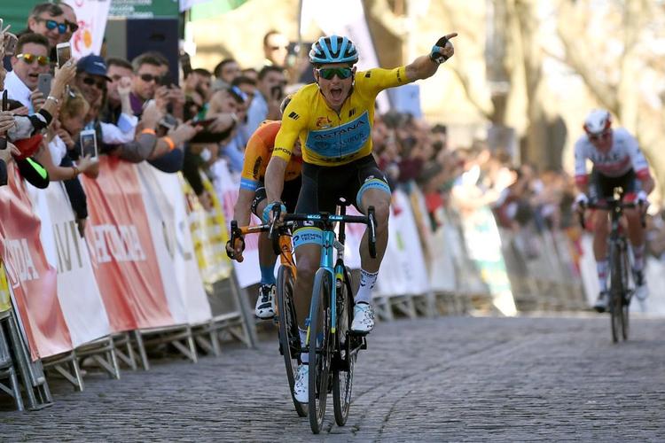 Jakob Fuglsang kan atter juble i Ruta del Sol, mens den næsten skjulte spanier Pello Bilbao må tage til takke med andenpladsen, og den unge amerikaneren Brandon McNulty følger på tredjepladsen. Foto: Astana. 