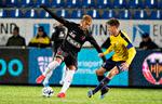 FC Midtjyllands Evander Ferreira mod Hobros Jonas Brix-Damborg i  Superliga-kampen mellem Hobro IK og FC Midtjylland. Foto: Henning Bagger/Ritzau Scanpix