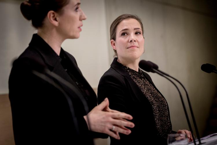 Venstre har tidligere krævet, at statsminister Mette Frederiksen (S) selv sætter sig for bordenden i forhandlingerne og dermed kører Social- og Indenrigsminister Astrid Krag (S) ud på et sidespor. Nu trækkes hun med ind til bordet, siger Kristian Madsen. Arkivfoto Foto: Mads Nissen/POLFOTO