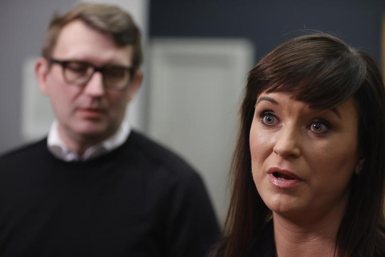 Troels Lund Poulsen og Sophie Løhde orienterer pressen om Venstres holdning til den interne mail, som viser, hvordan Socialdemokraterne vil angribe Venstre.  Foto: Jens Dresling/POLFOTO