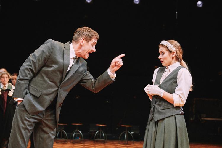 Henrik Lykkegaard og Marie Tourell Søderberg i en scene fra 'Kirsebærhaven'. Foto: Büro Jantzen