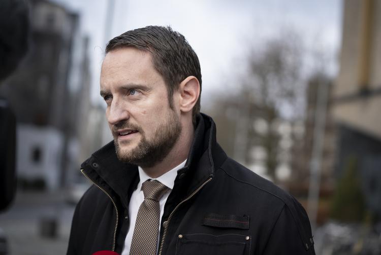 Anklager Jens Povlsen ankommer tirsdag formiddag til retten på Frederiksberg. To mænd er dømt skyldige i drabet på Nedim Yasar. Senere tirsdag ventes retten at komme med afgørelse om straffens længde. Foto: Liselotte Sabroe/Ritzau Scanpix