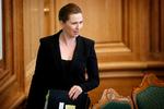 Krydsild. Statsminister Mette Frederiksen måtte i spørgetimen tirsdag beklage mailfadæsen. Men regeringen og Venstre har kurs mod et forlig om udligningsreformen. Foto: Jens Dresling/POLFOTO