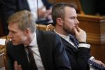 Dansk Folkepartis Kristian Thulesen Dahl og Venstres Jakob Ellemann-Jensen under     dagens spørgetime med statsministeren i folketingssalen på Christiansborg.  Foto: Jens Dresling/POLFOTO