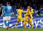 Udligningen fejres af målscorer Antoine Griezmann (i midten), Lionel Messi og oplæggeren Nelson Semedo (tv). Foto: Guglielmo Mangiapane/Ritzau Scanpix