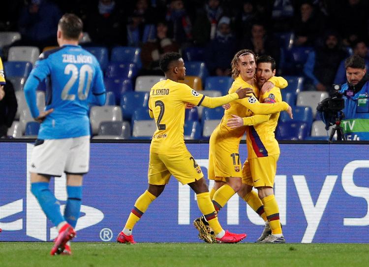 Udligningen fejres af målscorer Antoine Griezmann (i midten), Lionel Messi og oplæggeren Nelson Semedo (tv). Foto: Guglielmo Mangiapane/Ritzau Scanpix