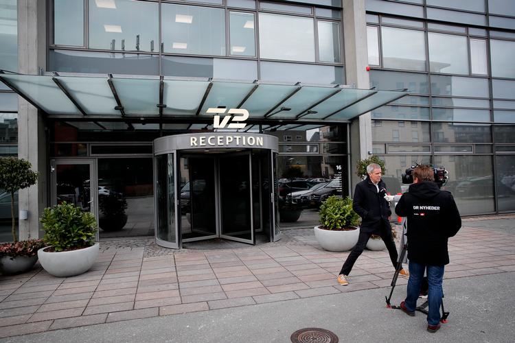    Tillidsmand på TV 2 Lennart Sten har sammen med sine kolleger dagen igennem været igennem screeninger for at tjekke risikoen for, at flere end den ene medarbejder, der er konstateret smittet med Corona-virus, er ramt. Foto: Jens Dresling/POLFOTO