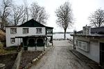 Det er Hotel Julsø fotograferet ved en tidligere lejlighed, man kan se til højre i billedet. Vi har  endnu ikke billeder af det brændende hotel.  Foto: Jens Dresling (arkiv)/POLFOTO