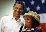 Edith Childs sammen med den kommende præsident Obama under hans præsidentkampagne i 2007. Foto: Brett Flashnick/Ritzau Scanpix