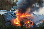 Der er udbrudt brand det ikoniske, gamle Hotel Julsø ved foden af Himmelbjerget. Foto: unknown/Ritzau Scanpix