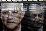 To gange Benjamin - Gantz og Netanyahu - på plakater op til Israels valg mandag.     Foto: Ammar Awad/Ritzau Scanpix