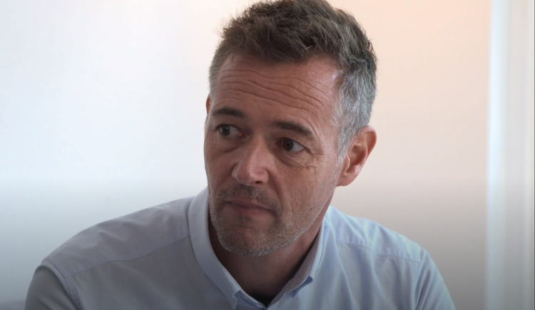 For første gang lyder Carsten Linnemann helt opgivende over deltagerens økonomiske dumhed. Foto: TV3