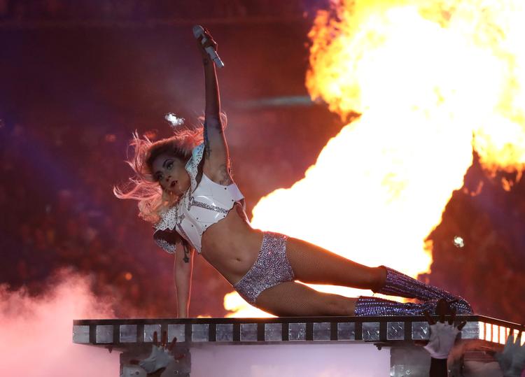 Lady Gaga ses her, da hun optrådte i halftime-showet under Super Bowl 2017.   Foto: Adrees Latif/Ritzau Scanpix