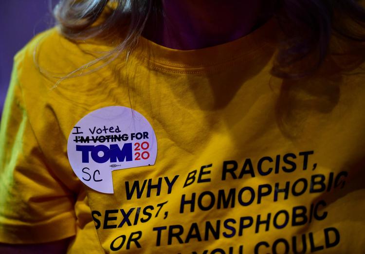 Den gik ikke for demokratiske Tom Steyer, der ikke havde succes i South Carolina. Nu trækker han sig, hvilket nogle af hans støtter markerede på humoristisk vis. Foto: Mark Makela/Ritzau Scanpix