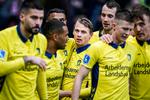   Simon Hedlund fejrer sin scoring med holdkammeraterne på det nykonstruerede Brøndby-mandskab. Foto: Niels Christian Vilmann/Ritzau Scanpix