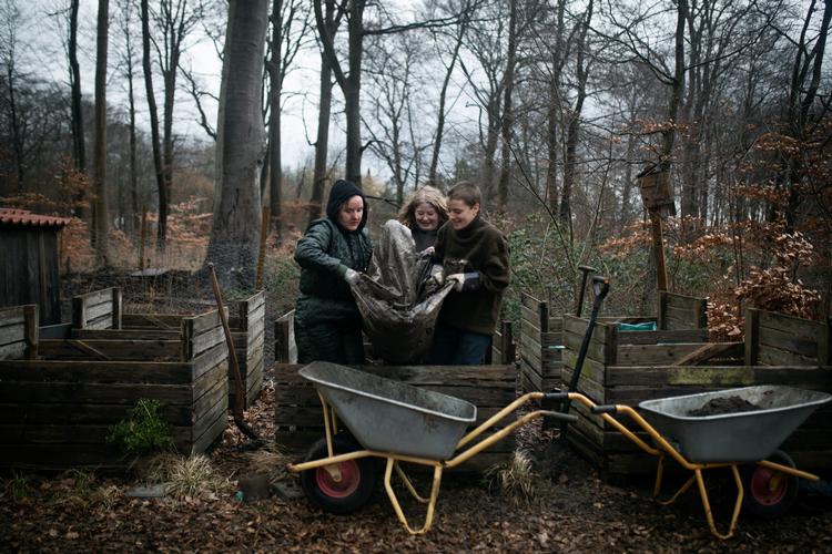 På en højskole bliver eleverne tvunget ud i situationer, de ellers aldrig ville have deltaget i. Og det er godt, mener ekspert i frie skoler og ungdomsuddannelser Leo Komischke-Konnerup.  Foto: Jens Hartmann Schmidt/POLFOTO