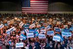 Bernie Sanders og de øvrige demokratiske kandidater gør klar til super tuesday efter at gårsdagens sejr til Joe Biden i South Carolina.  Foto: Mark Ralston/Ritzau Scanpix