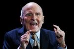   Jack  Welch, der blev kendt som 'Neutron Jack' efter at have nedlagt tusindvis af job, købte og solgte et stort antal virksomheder.  Foto: Lucas Jackson/Ritzau Scanpix