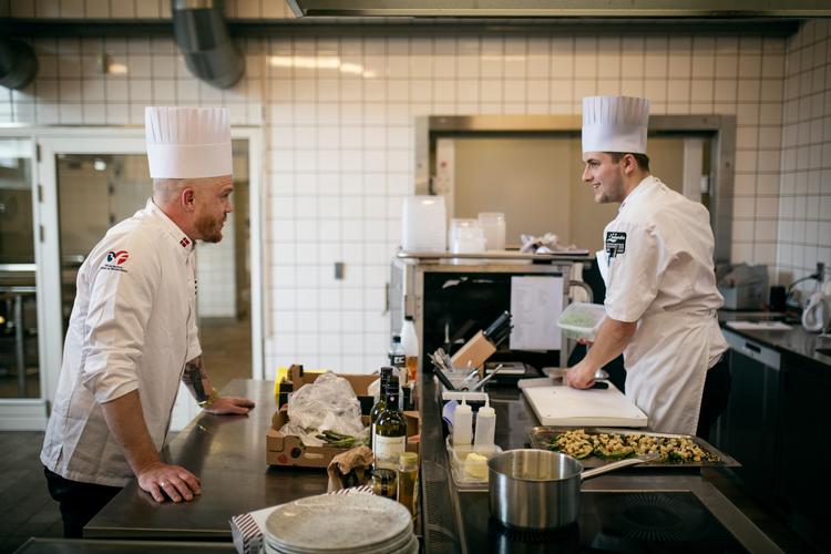  Kristian Arlet  Nissen fra kokkeuddannelsen på ZBC Slagelse vandt hovedprisen for erhvervsuddannelser i 2019. Den fik han blandt andet for sin evne til at løfte de enkelte elever.  Foto: Jens Hartmann Schmidt/POLFOTO