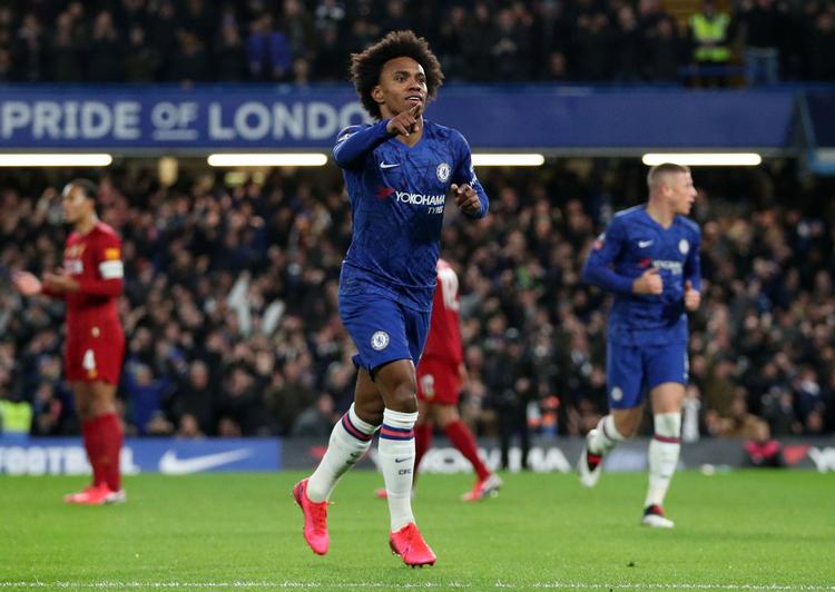 Willian bragte med god hjælp fra Liverpools målmand Adrián sit Chelsea-hold foran før pausen, og han blev klappet fra banen i starten af anden halvleg, hvor han blev skadet. Foto: Hannah Mckay/Ritzau Scanpix