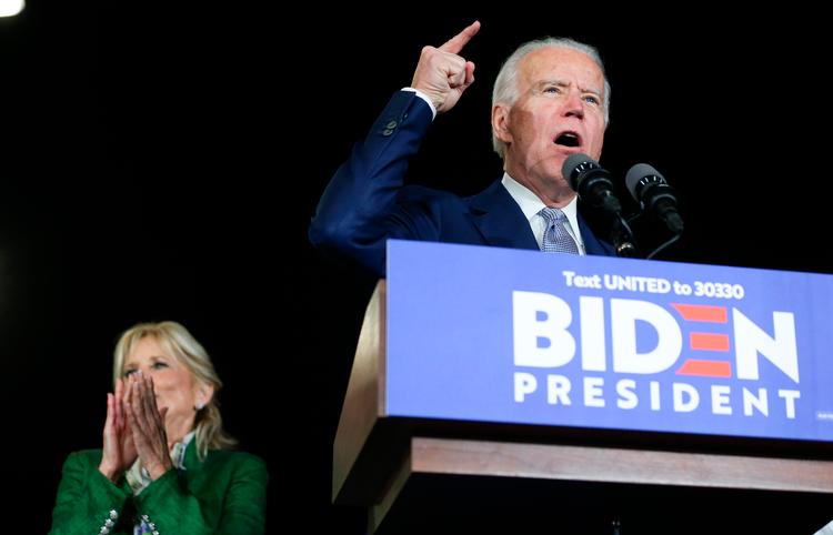 Joe Biden fejrer sin gode super tuesday med en tale i Los Angeles. Foto: Mario Tama/Ritzau Scanpix