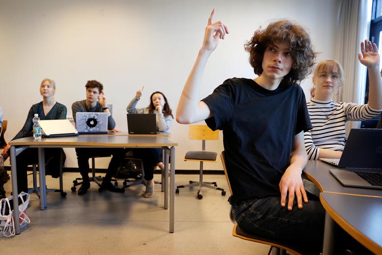 Eleverne i 2.x på Nørre Gymnasium i Brønshøj fik som et forsøg ikke karakterer, da de gik i 1.g. Det gør de nu.  Foto: Jens Dresling/POLFOTO