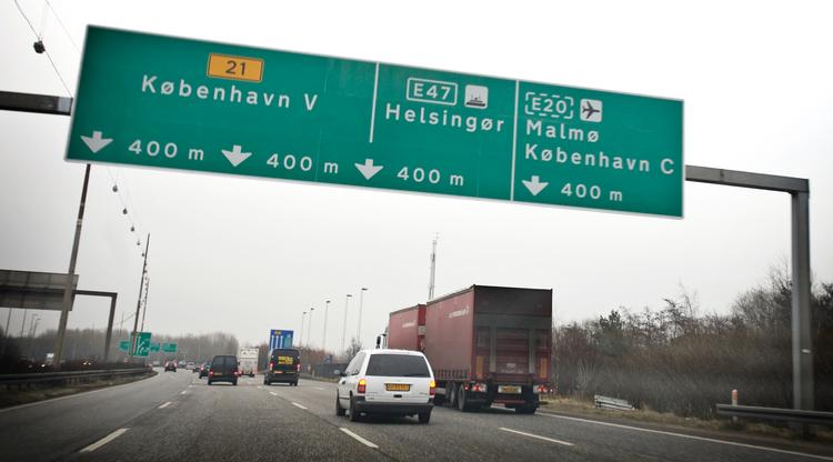 Ulykker med lastbiler kan være ekstremt voldsomme. Derfor er der krav om, at chaufførerne skal være udhvilede. En tysk chauffør troede tilsyneladende, at han kunne erstatte søvn med energidrikke og dermed køre videre langt ud over det tilladte. Arkivfoto. Foto: Jens Dresling/POLFOTO