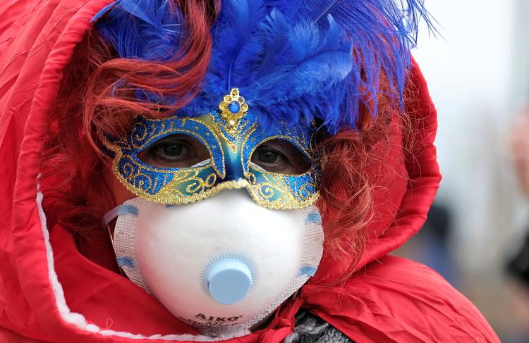 Karnevalet i Venedig blev aflyst, selvom enkelte deltagere trodsede coronafaren og gik på gaden alligevel. Foto: Manuel Silvestri/Ritzau Scanpix