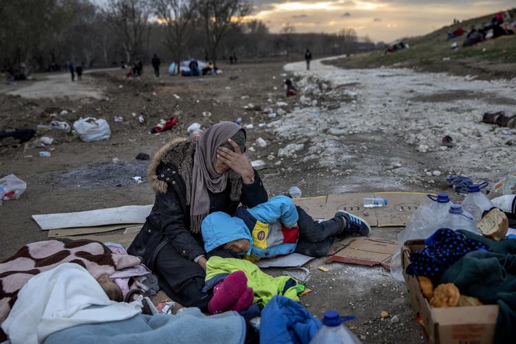 Tyrkisk politi forsøger angiveligt at få flygtninge og migranter over grænsen til Grækenland.  Foto: Jacob Ehrbahn/POLFOTO