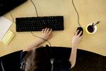 Børn og unge i Københavns Kommune vil snart modtage undervisning i, hvordan de bliver mere kritiske på internettet.  Arkivfoto Peter Hove Olesen