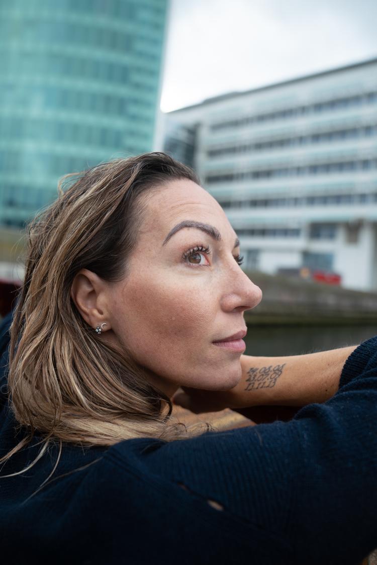 Forfatter Katrine Engberg er tidligere danser og koreograf. Og hun efterlyser respekt for et fag, der er utrolig hårdt og med en meget kort karriere. Det bør afspejle sig i lønnen, mener hun. Foto: Andreas Merrald/POLFOTO